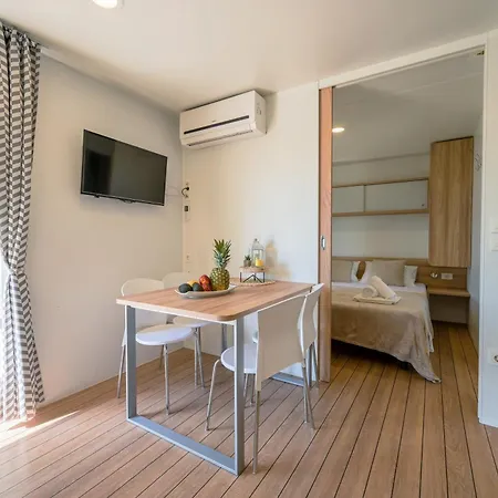Mobile Adria * Μούρτερ